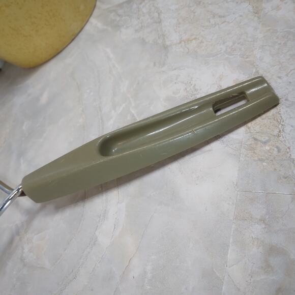 Vintage Green Handle Handheld Manual Potato Masher Retro 70's Olive Drab Kitchen - Picture 2 of 6